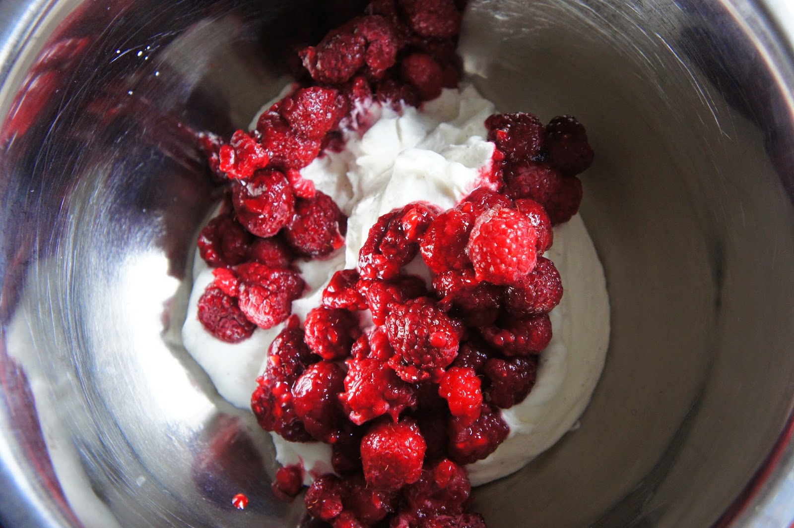 REZEPT: glutenfreie Biskuitrolle mit Himbeerfüllung ♥ Ein glutenfreier Blog
