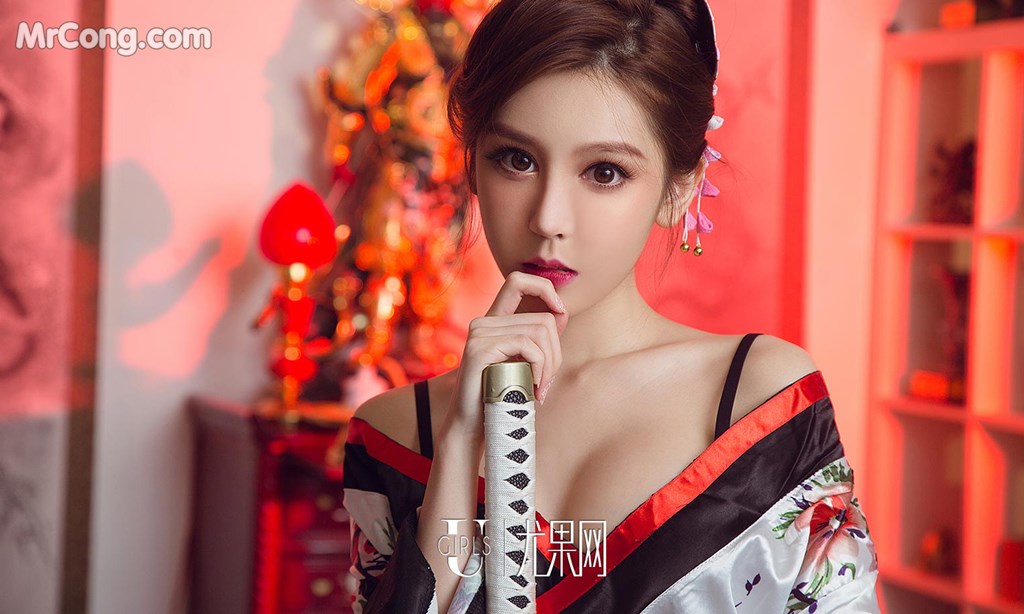 UGIRLS - Ai You Wu App No.1321: Model Xuan Chen (萱 宸), Jin Zi Lin (金 梓 林) &amp; 兔子 (35 pictures)