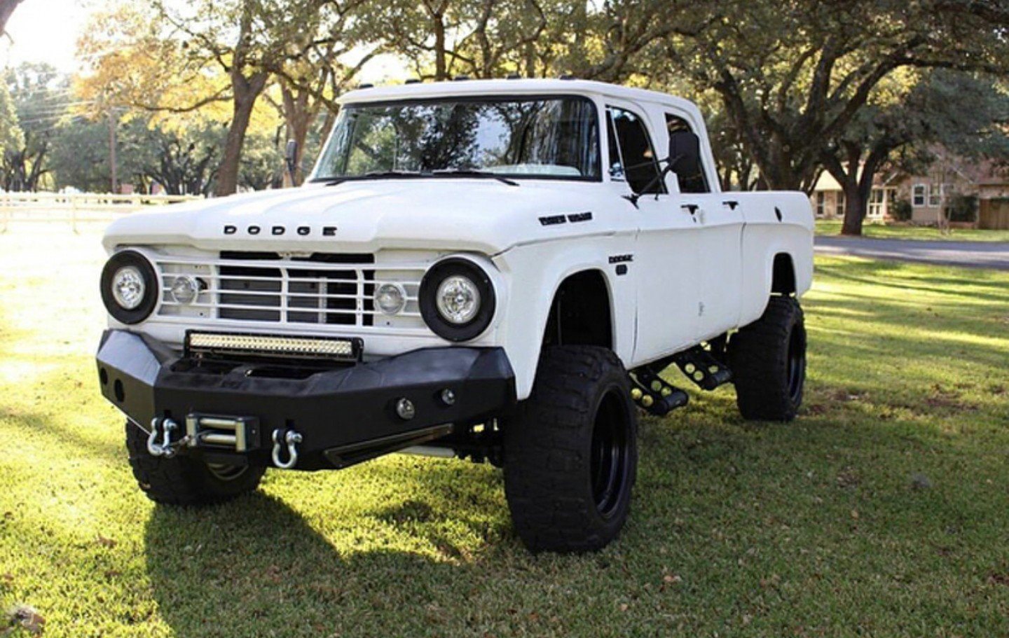 Dodge Ram 200