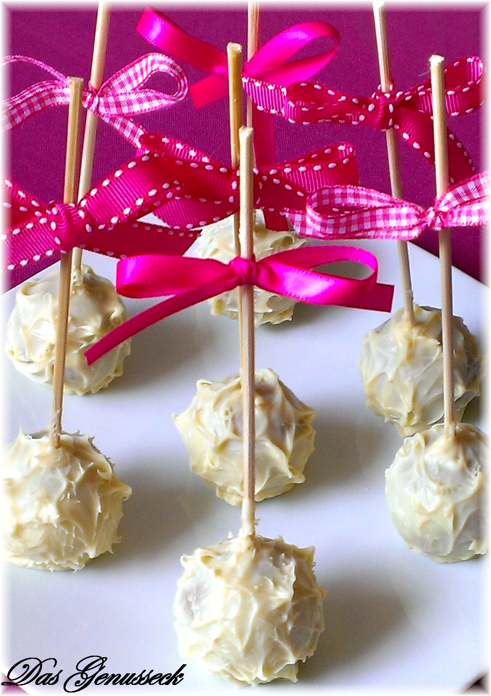 Das Genusseck: Zitronen-Himbeer Cake Pops Das Genusseck: Zitronen-Himbeer Cake Pops