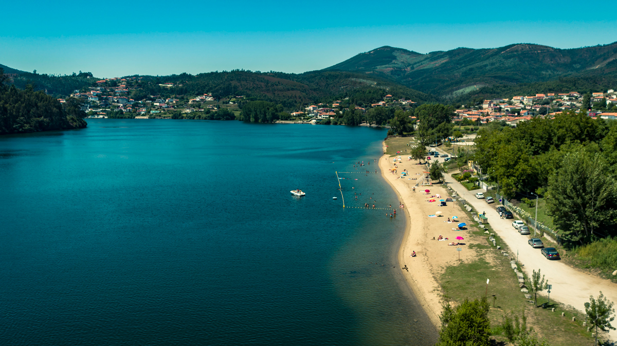 Vista aérea Praia Fluvial Melres