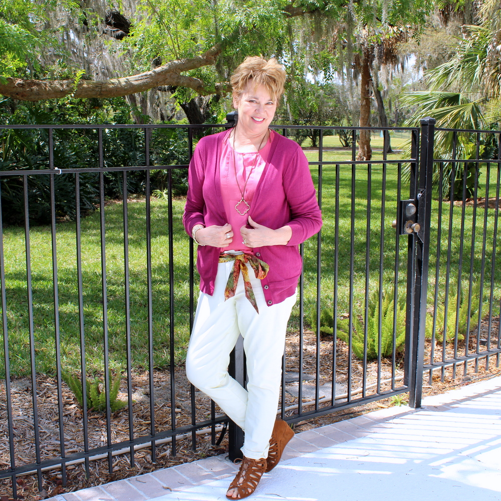 white jeans pink top outfit