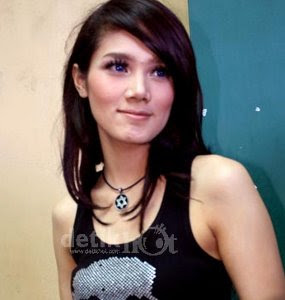 GAMBAR MULAN MELAHIRKAN 2011 ISTRI AHMAD DHANI 