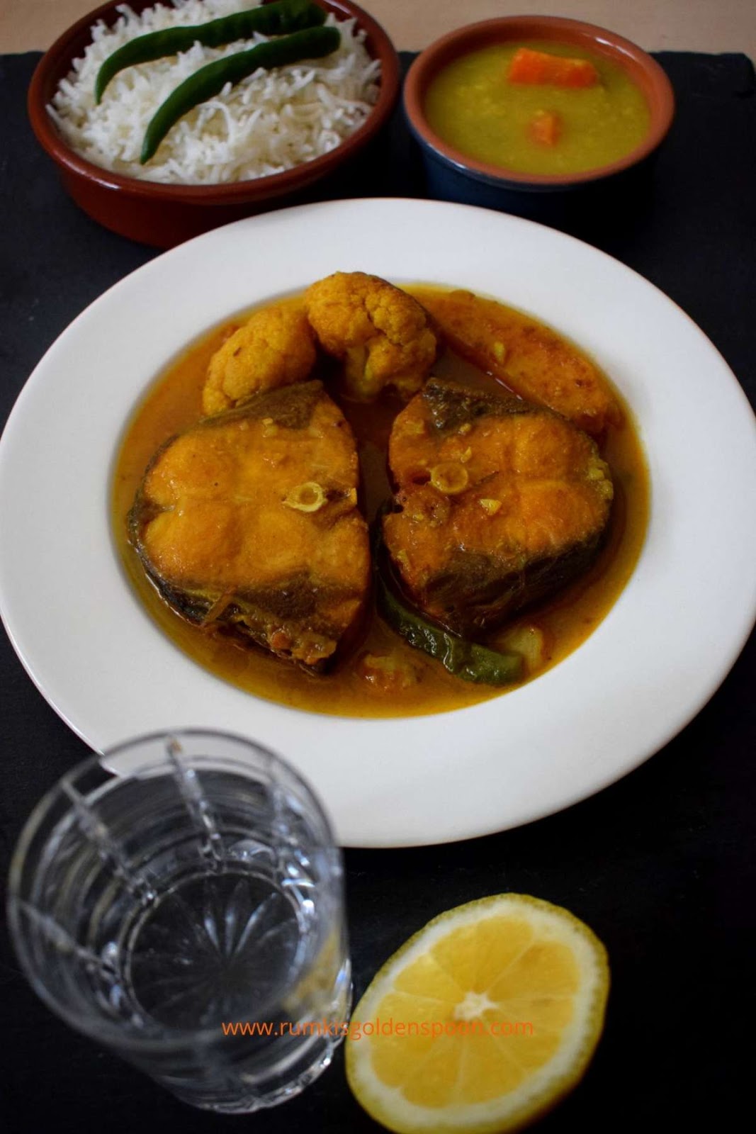 bengali fish curry, bengali fish curry recipe, recipe for bengali fish curry, rohu fish curry, recipe for rohu fish curry, how to make rohu fish curry, rui macher jhol, rui macher patla jhol, fulkopi diye macher jhol, fulkopi diye rui macher jhol, Rumki's Golden Spoon