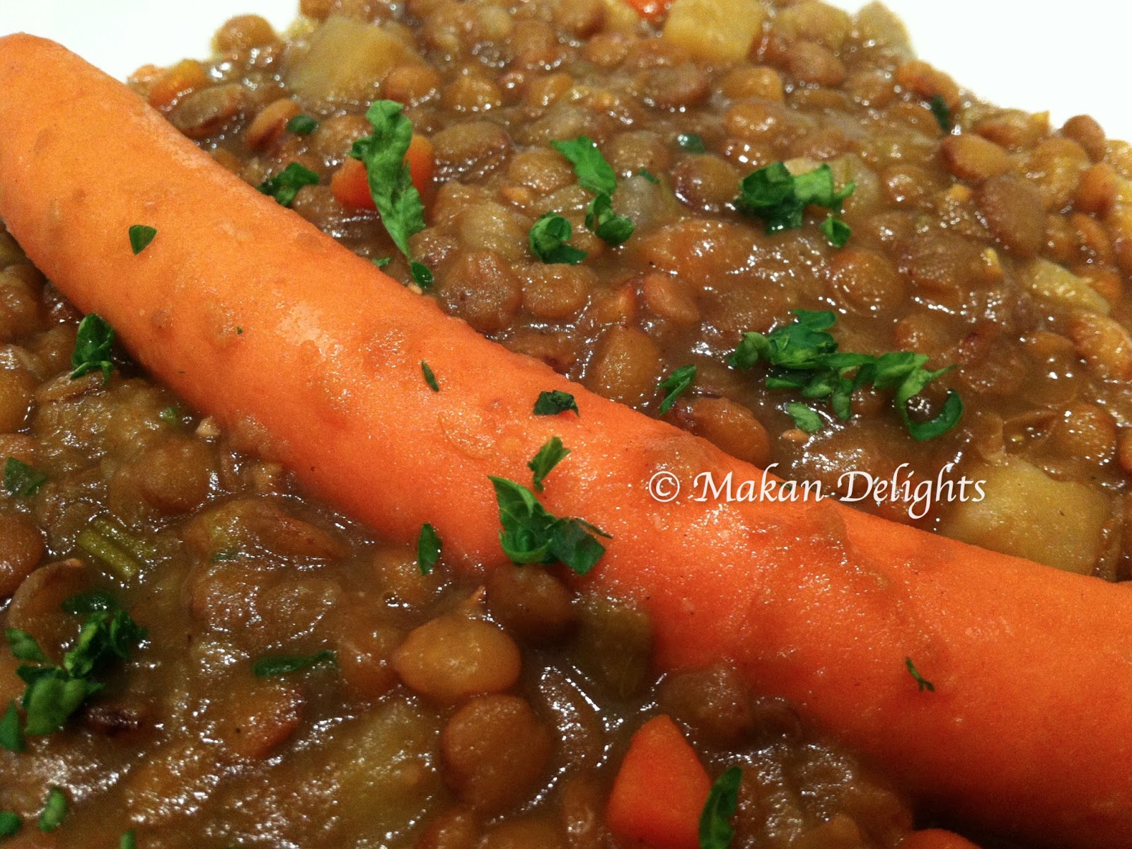 Makan Delights Linsensuppe (Lentils Soup) served with Turkey Sausages