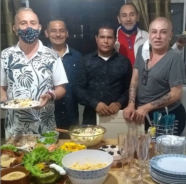 Valdivino Sousa comemorou seu aniversário com amigos, ele faz aniversário em uma data festiva no dia 24/12/2020.