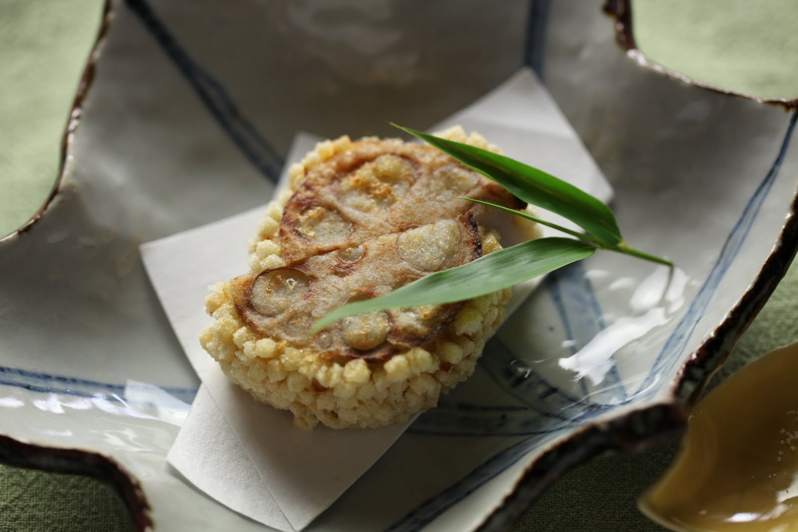 銀座ろくさん亭 ちょっとおつまみ その8 里芋の蓮根はさみ揚