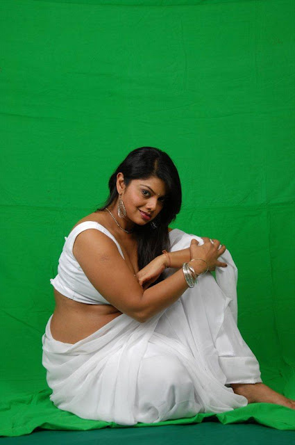 Actress Swathi Verma Hot White Saree Blouse Photos Actress Saree Photos Saree Photos Hot Saree