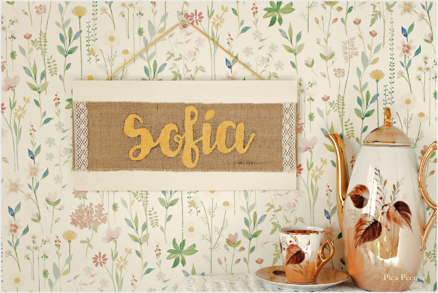cartel-nombre-bebe-diy-tabla-chalk-paint-tela-saco-puntilla