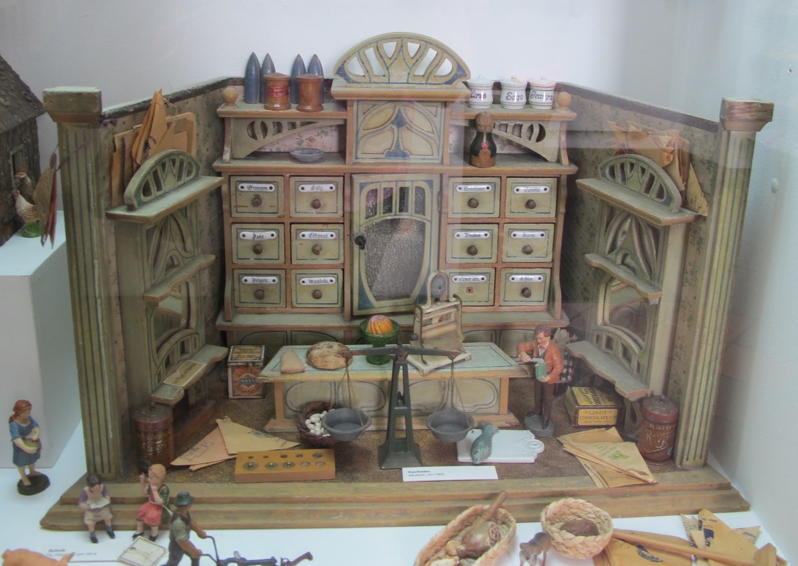 Susan's Mini Homes Antique Doll's Room Boxes that I wish I had in my