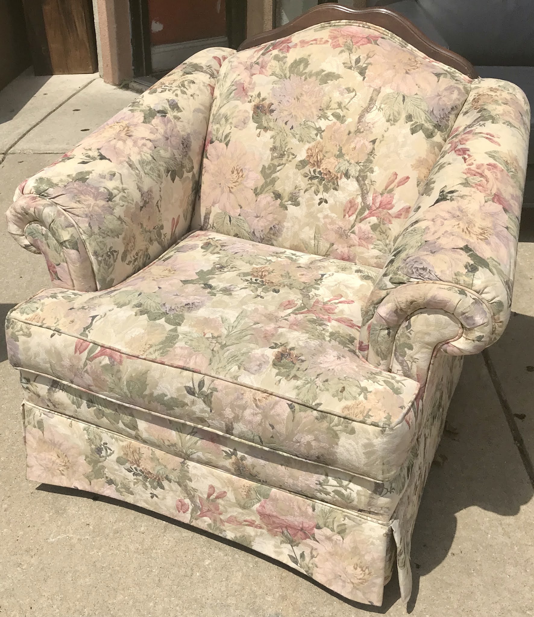 Uhuru Furniture Collectibles 473742 Skirted Floral Pattern Armchair By Flexsteel 65 SOLD uhuru-furniture-collectibles-473742-skirted-floral-pattern-armchair-by-flexsteel-65-sold