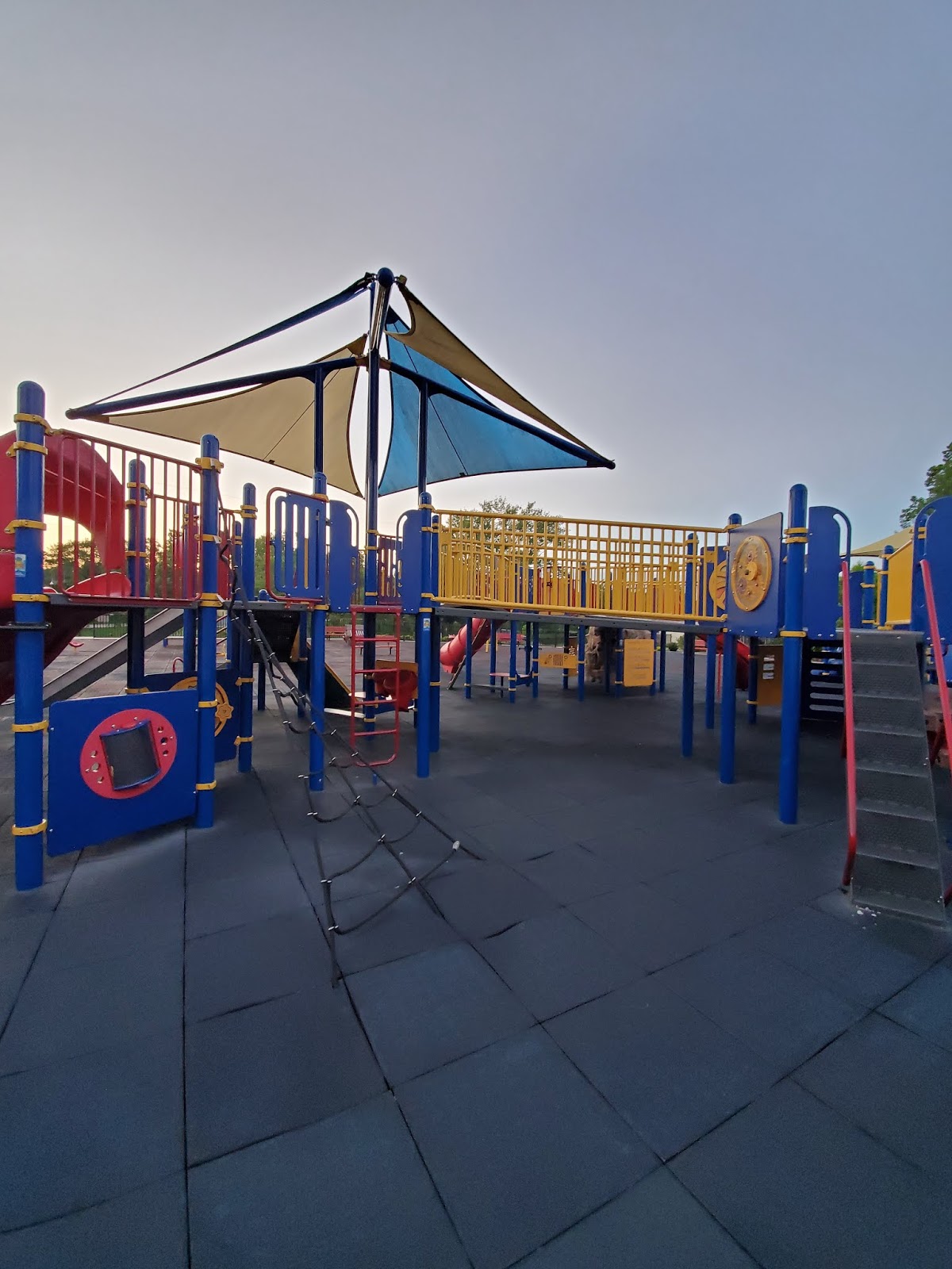 Play St. Louis Bernie Hillermann Park, Washington