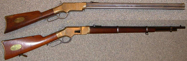 Скорострельная и дальнобойная пятнадцатизарядная винтовка Генри (вверху), более известная под заводской маркой "Винчестер", а также - семизарядный магазинный карабин Спенсера образца 1860 года (внизу)