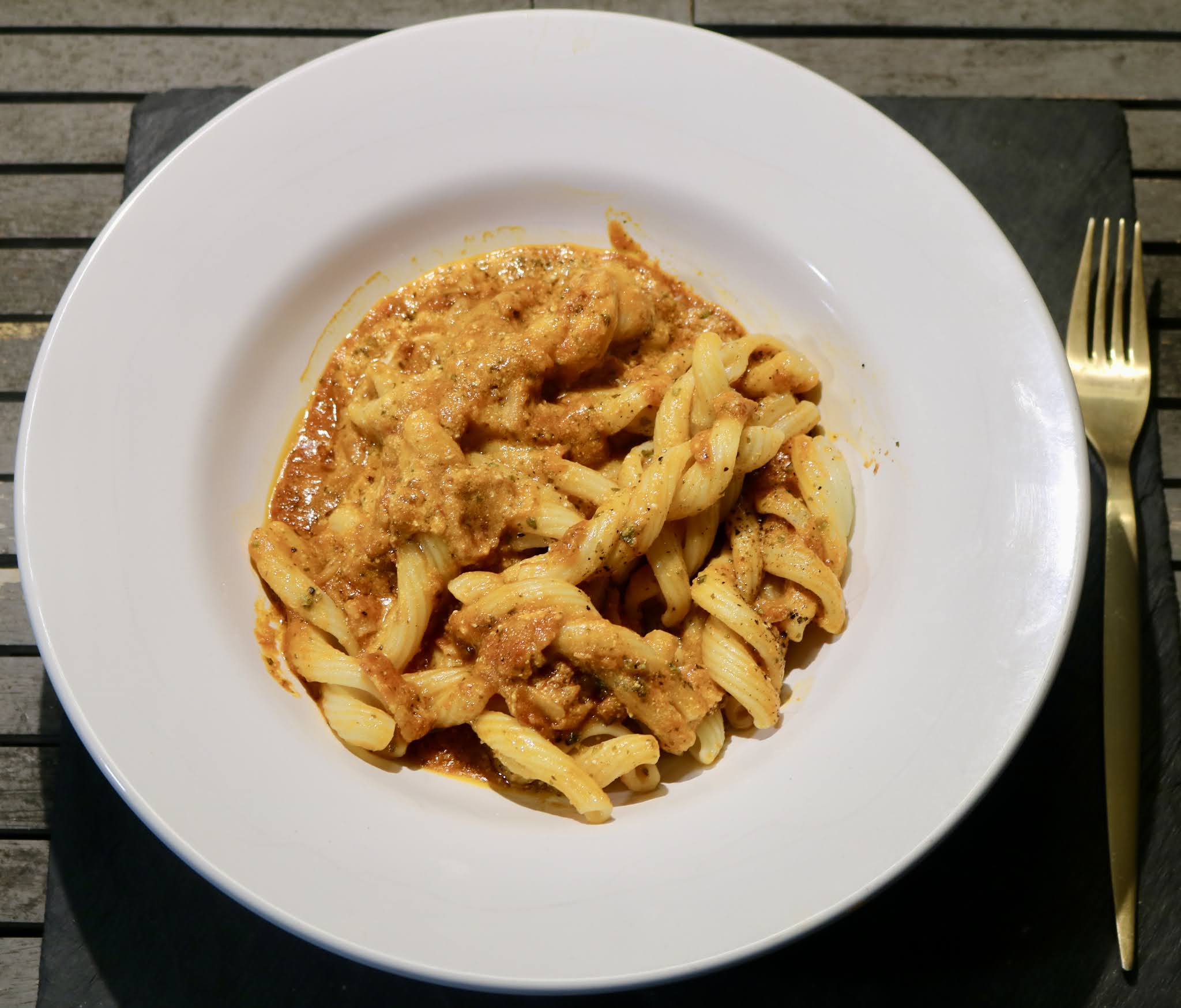 Pasta mit Tomatensauce und Pancetta II
