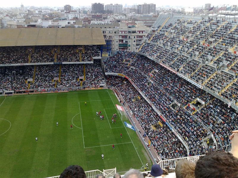 İspaniyanın gözəl stadionları Spain-valencia-estadi-de-mestalla-02