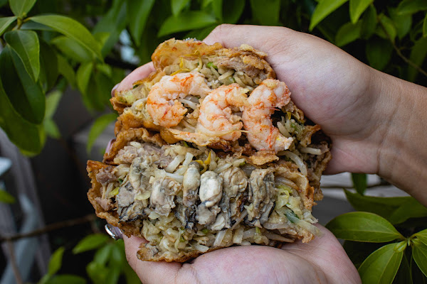 台南蚵嗲【春蚵嗲】國華街美食!飄香30年的蚵嗲老攤隱身市場旁!蝦肉嗲蚵肉嗲都只要35元竟然還有賣粽子呢!