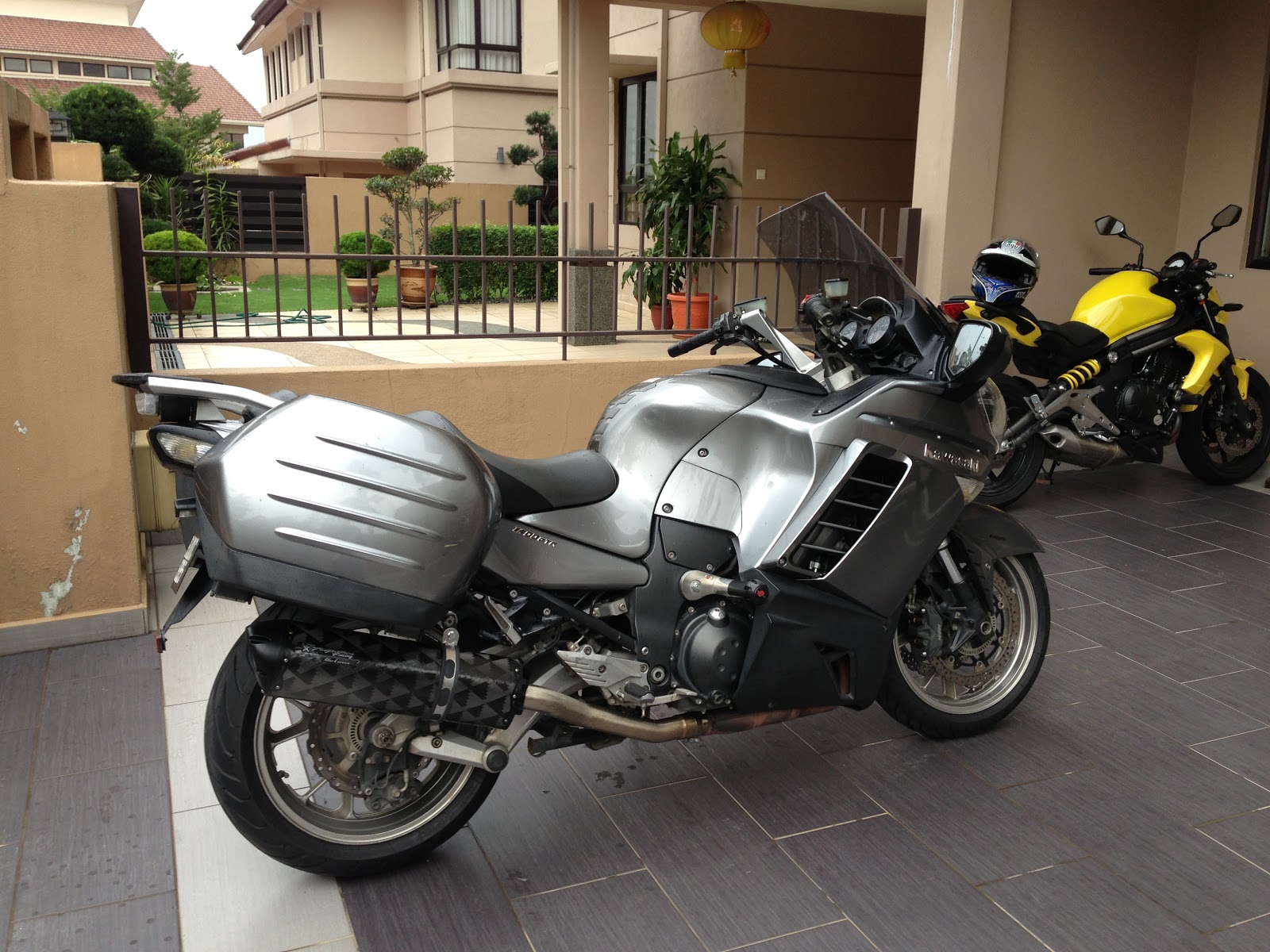 Kawasaki ZZR 1400 против Suzuki Hayabusa