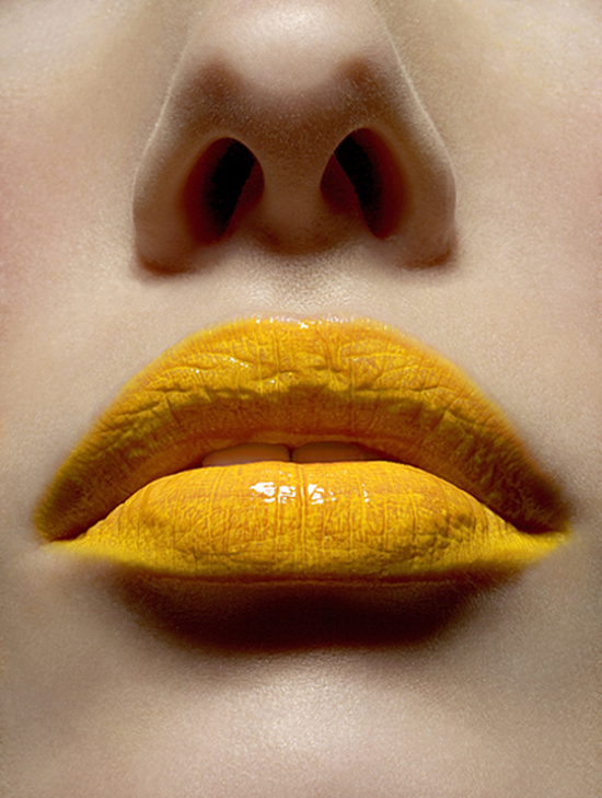 желтая помада для губ. губы желтоватого цвета. губы желтоватого цвета. девушка с желтыми губами. губы с фруктами.