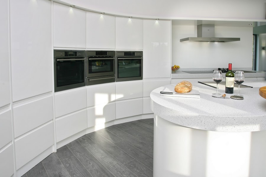cocina-blanca-efecto-curvado-brookvalekitchens4