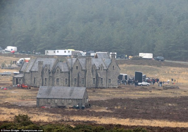 james-bond-skyfall-movie-image-mansionj