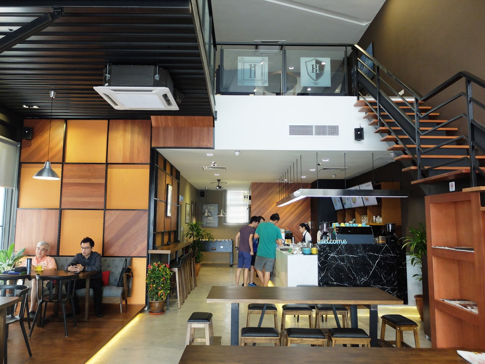 Hideout 60 Cafe, Icon City il mio diario