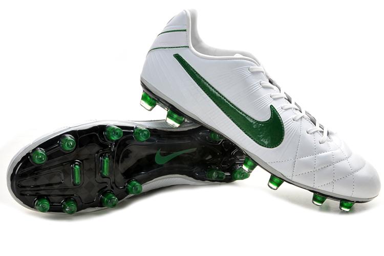 ALL ABOUT NEW FASHION BRANDS: Nike Football Boots Beautiful Photographs