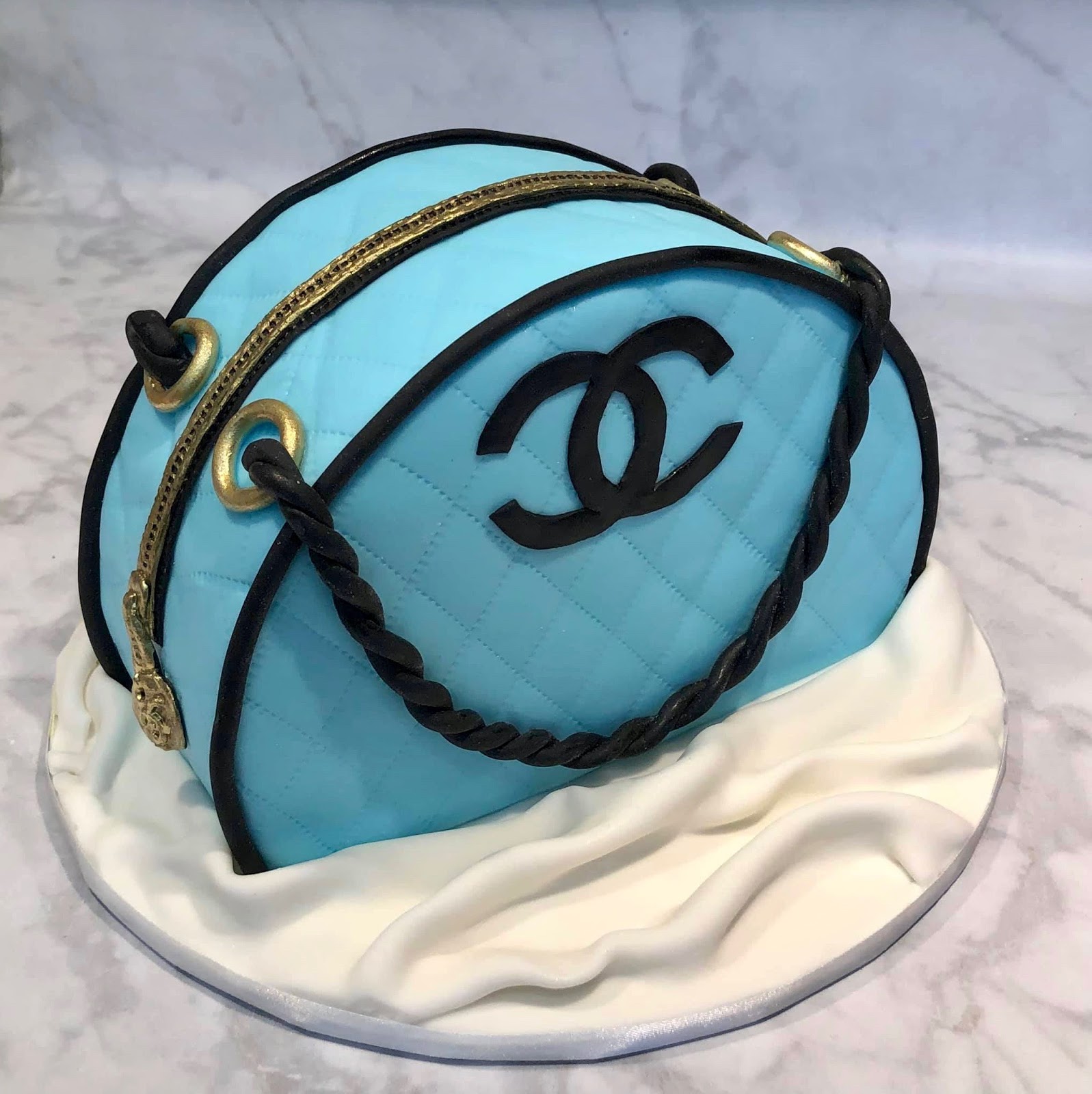 fondant bag cake