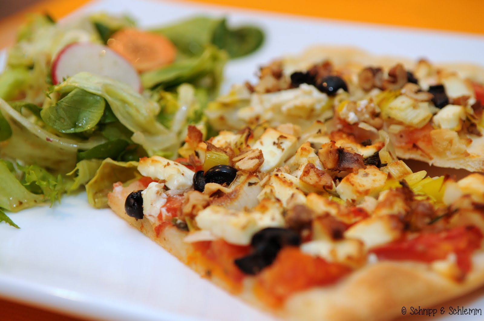 Schnipp &amp; Schlemm: Lauch-Pizza mit Feta und Baumnüssen