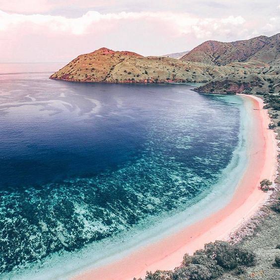 Pink Beach - Where is it located and how much is the entrance ticket?