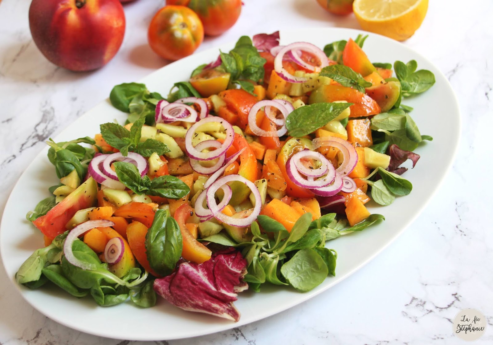 Salade d'été rafraîchissante - pêche, tomate et concombre - La Fée Stéphanie