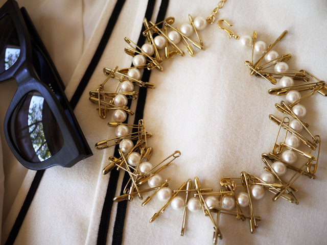 pearl and safety pin necklace DIY