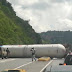 Volcamiento de gandola de gas en la autopista Caracas-La Guaira