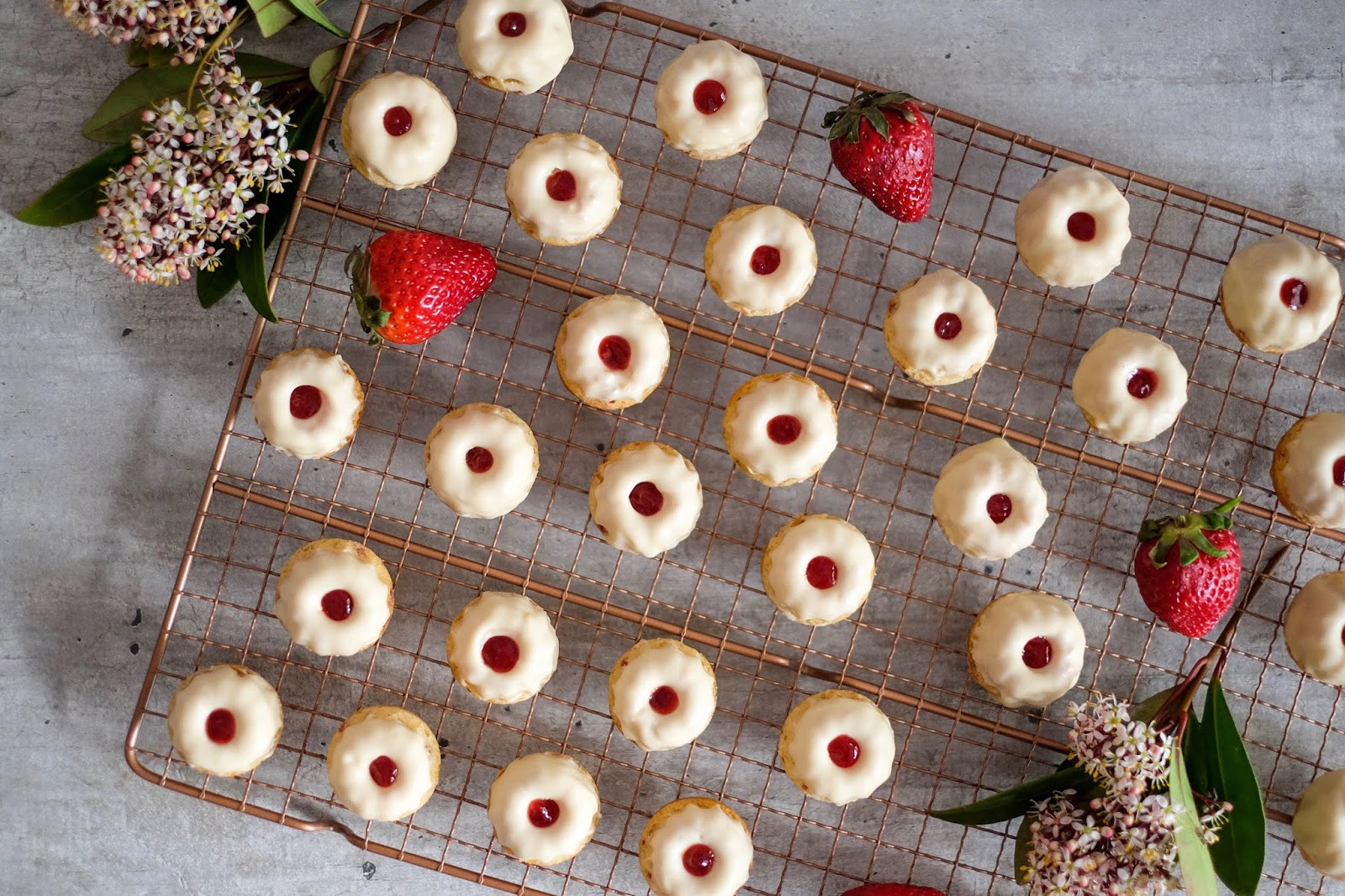 Erdbeer und Mandel Mini Gugelhupfe | Marion&amp;#39;s Kaffeeklatsch