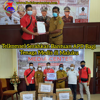 Telkomsel Serahkan Bantuan APD Bagi Tenaga Medis di Maluku 1 InShot 20201019 205917450