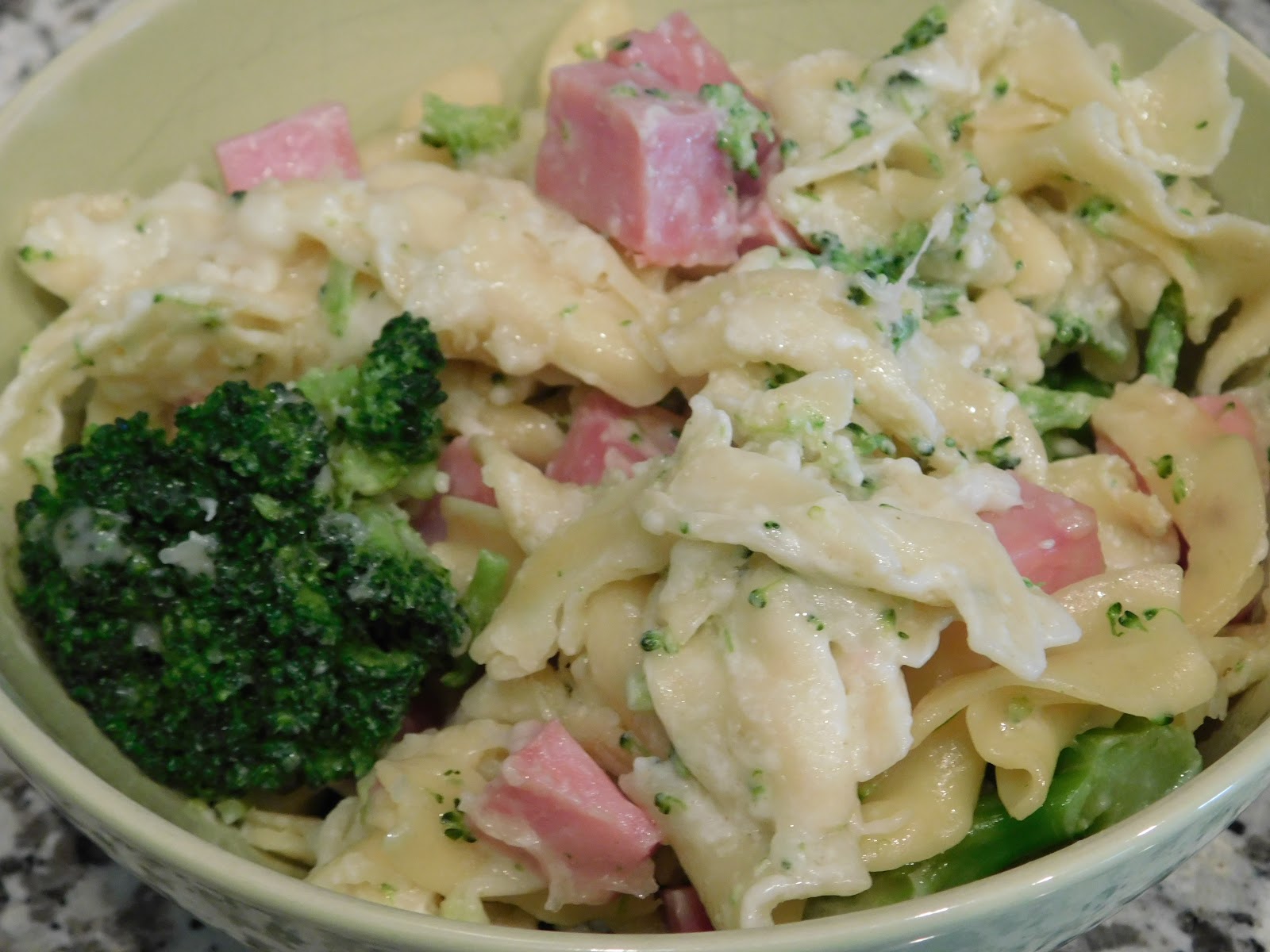 What's cookin', Mom? Cheesy Noodles with Ham and Broccoli