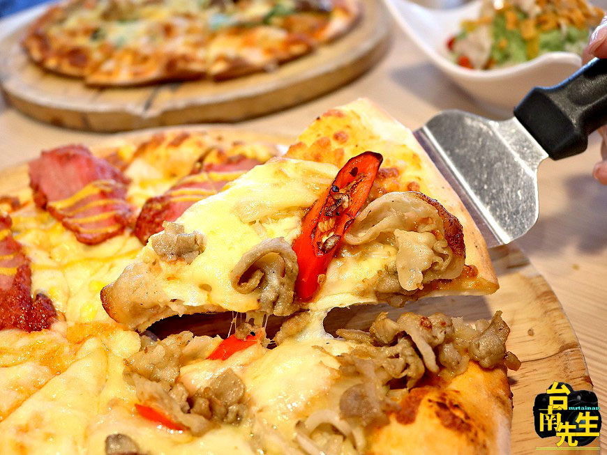 台南披薩吃到飽/手工現做窯爐燒烤/特調配方麵皮搭配豐富餡料/20多種披薩口味一次滿足/披薩、炸雞、脆薯、義大利麵、飲料、沙拉、濃湯、冰淇淋無限供應/不收服務費