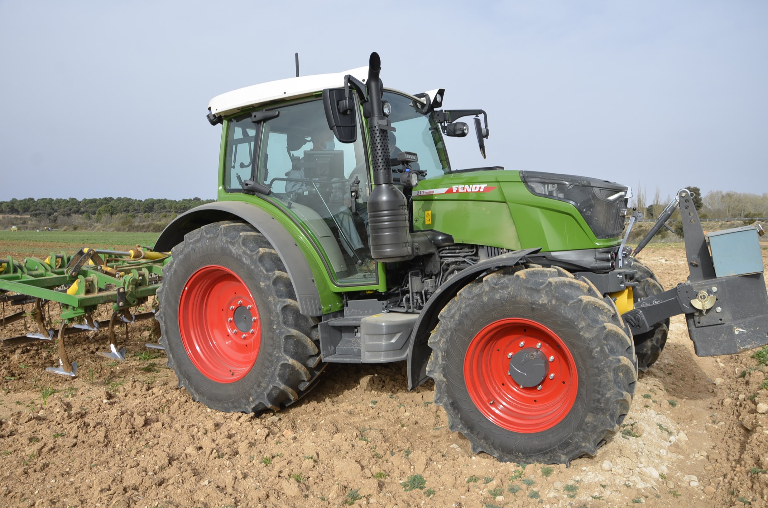 Twins' Farm. Blog about farming: New Fendt 211 The special one