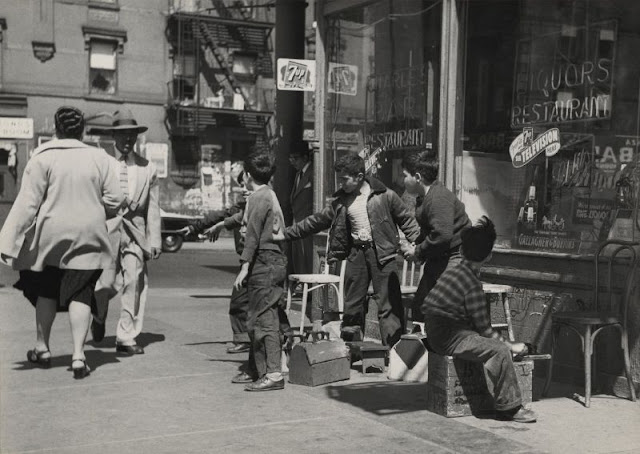 Life After the War in East Harlem Captured by Leo Goldstein ~ Vintage ...
