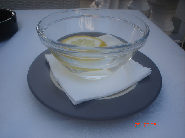 Restaurant Khong Tsha : Wasser samt Zitrone zum Händewaschen