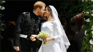 Foto Royal Wedding Prince Harry dan Meghan Markle 2018 First Kiss 