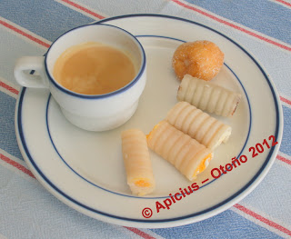  1093º Menú, Aperitivo, tartaletas de <strong>hojaldre</strong> y <strong>bonito</strong>, magras con tomate y pastelillos 