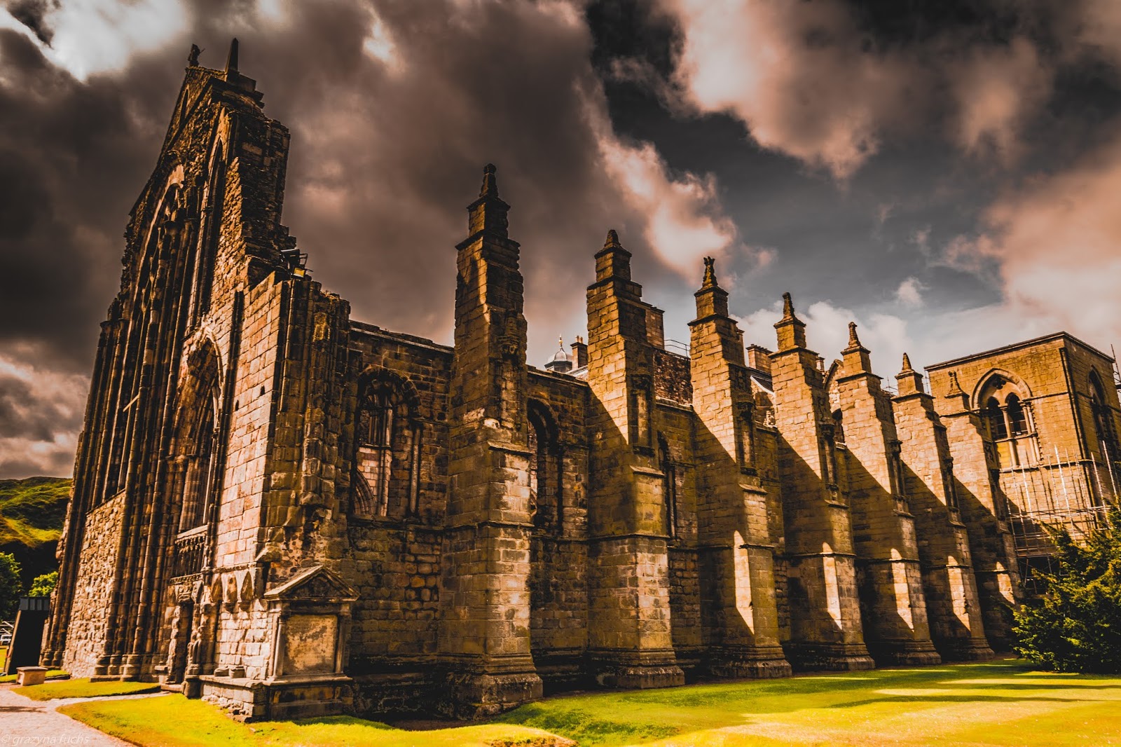 Enjoy your time with beautiful places Holyrood Abbey In Edinburgh