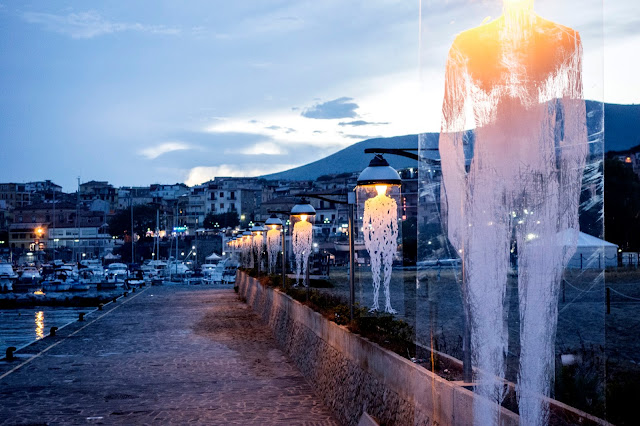 While we last heard from him in Segovia, Borondo is now in Italy where he just finished working on a new animation and installation on the streets of Marina Di Camerota.