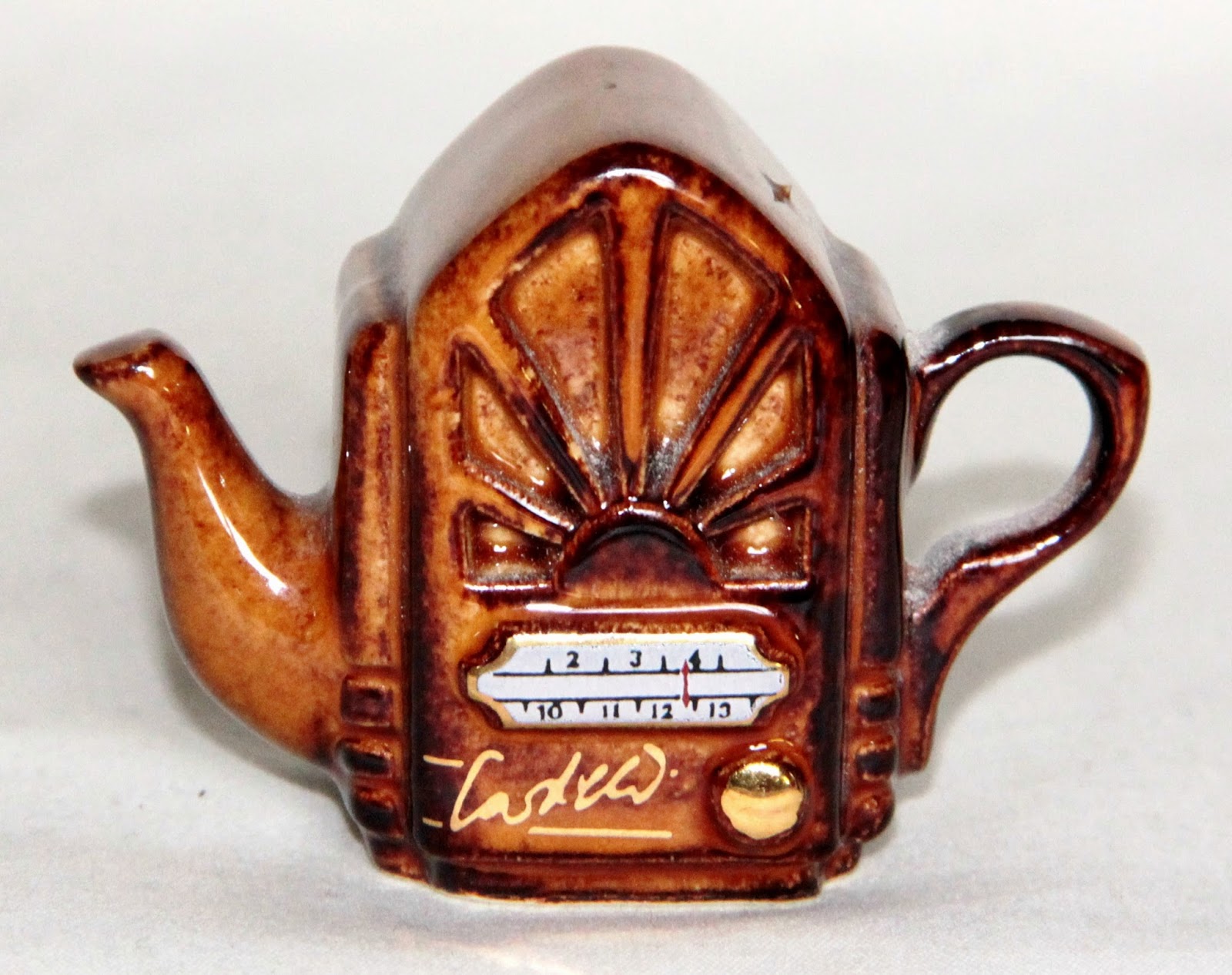 Curio Gifts Miniature Radio Shaped Teapot Paul Cardew