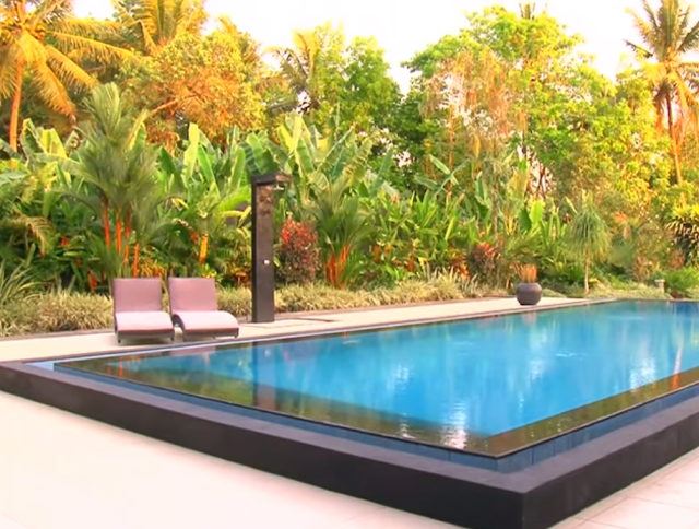 House With Minimalist White Shades House With Minimalist White Shades