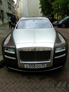 A Rolls Royce from "Moscow" in Vilnius.