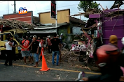 Truk Vs Truk,Evakuasi Sopir Berlangsung Dramatis