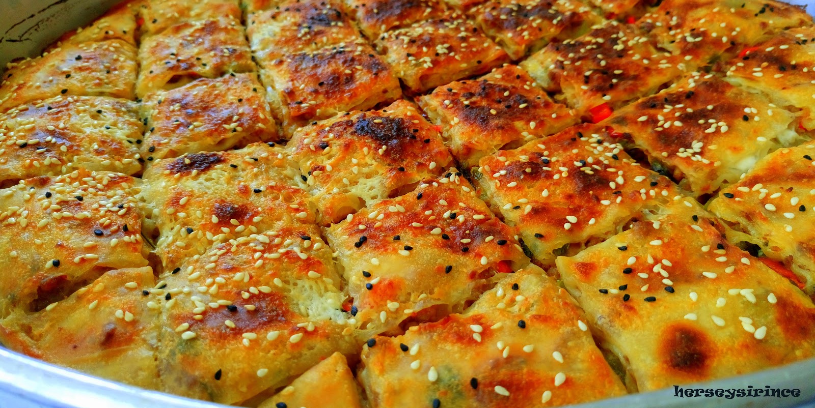 fırında tepsi böreği