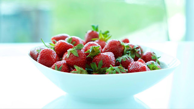 Bowl wallpaper image with fresh strawberries