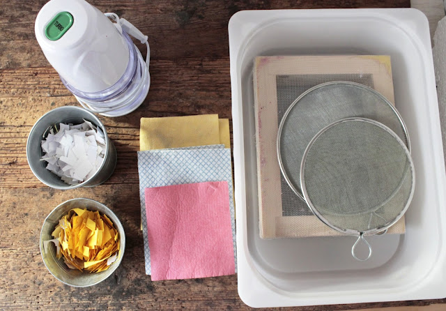 come-fare-fogli-carta-riciclata-occorrente come-fare-fogli-carta-riciclata-occorrente